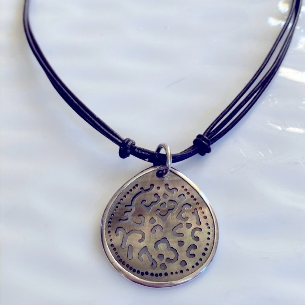 Silpada Carved Abalone a Silver Pendant Necklace N1446 - Picture 5 of 9